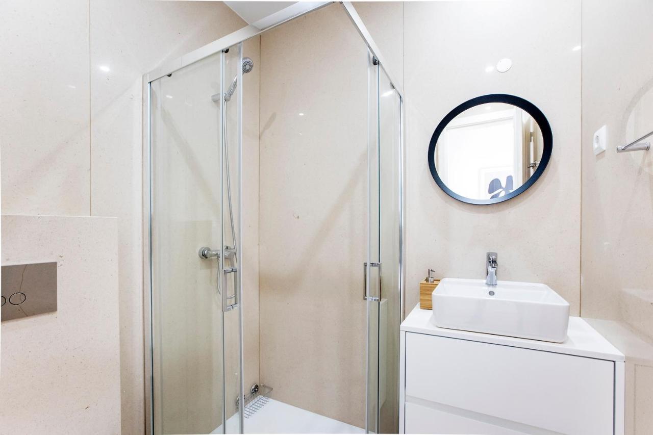 Bright 3Br Flat W/ Ac In City Center By Lovelystay بورتو المظهر الخارجي الصورة